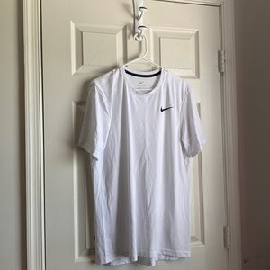 Large Nike Dri Fit Short Sleeve T Shirts USED